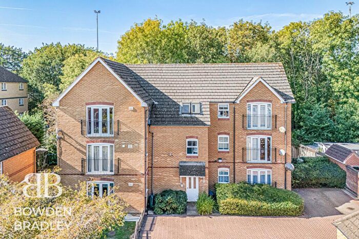 2 Bedroom Flat For Sale In Ravenoak Way, Chigwell, IG7