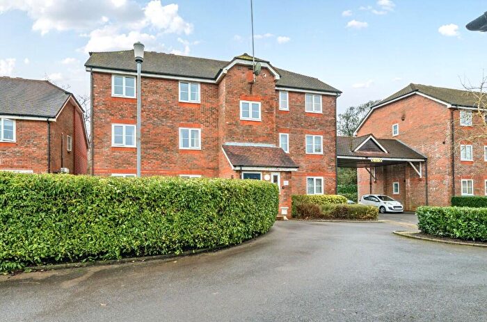 1 Bedroom Flat For Sale In Royal Huts Avenue, Hindhead, Surrey, GU26