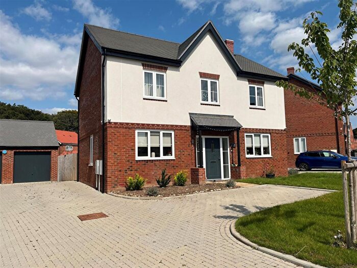 4 Bedroom Detached House For Sale In Peacock Avenue, Basingstoke, RG23