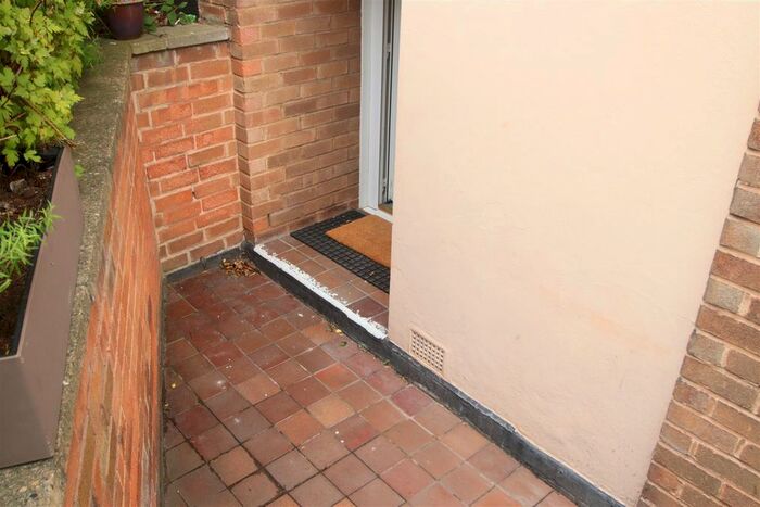 2 Bedroom Flat For Sale In Lordswood Road, Harborne, Birmingham, B17