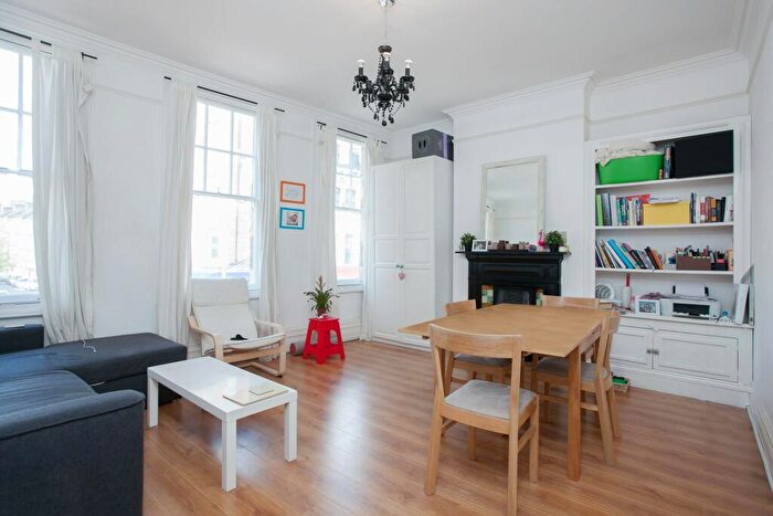 2 Bedroom Flat To Rent In London, SW11