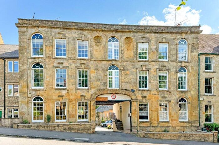 2 Bedroom Flat For Sale In Kings Head Court, Chipping Norton, Oxfordshire, OX7