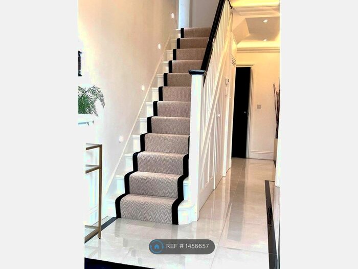 4 Bedroom Detached House To Rent In Fencepiece Road, Chigwell, IG7