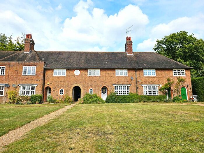 1 Bedroom Maisonette To Rent In Hill Top, Hampstead Garden Suburb, NW11