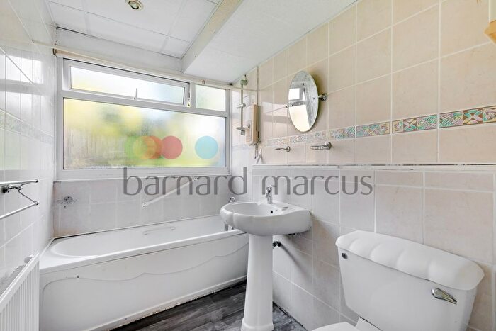 2 Bedroom Flat To Rent In Ashley Lane, Croydon, CR0