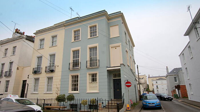3 Bedroom Apartment To Rent In Montpellier Villas, Cheltenham, GL50