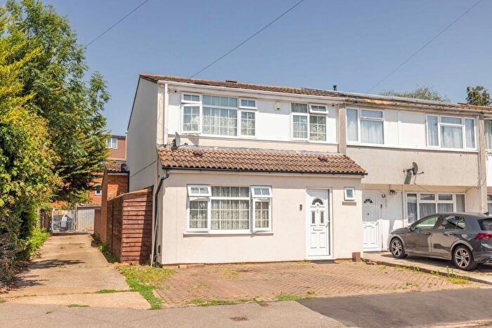 3 Bedroom End Of Terrace House For Sale In Tintern Close, Slough, SL1
