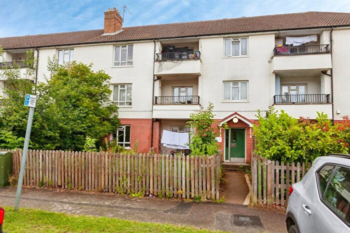 2 Bedroom Flat For Sale In Darrell Close, Slough, SL3