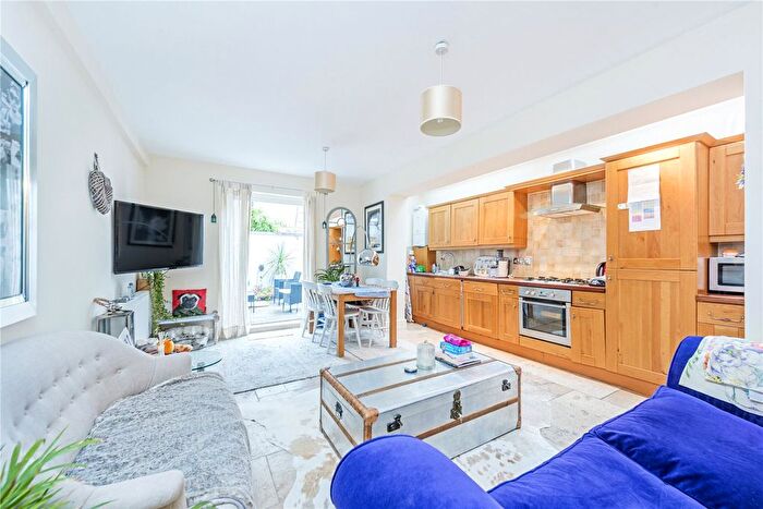 2 Bedroom Flat To Rent In Elbe Street, Fulham, SW6