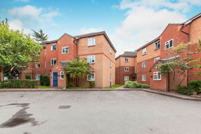 1 Bedroom Apartment To Rent In Corfe Place, SL6