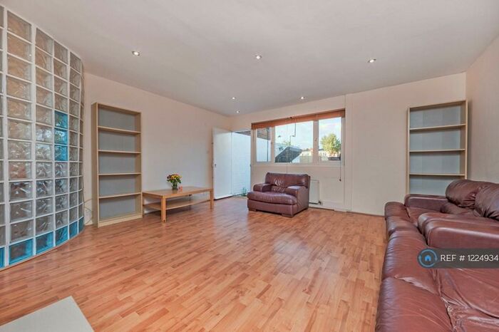 3 Bedroom Terraced House To Rent In Fernlea Road, Balham, SW12
