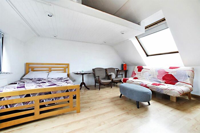 Apartment To Rent In Capstan Way, London, SE16