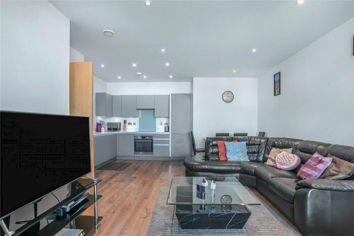 2 Bedroom Apartment To Rent In New Village Avenue, London, E14
