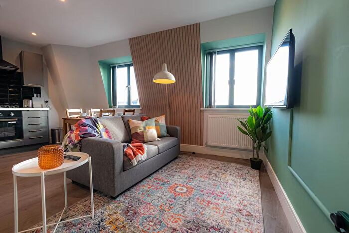 1 Bedroom Flat To Rent In Queens Crescent, Kentish Town, NW5