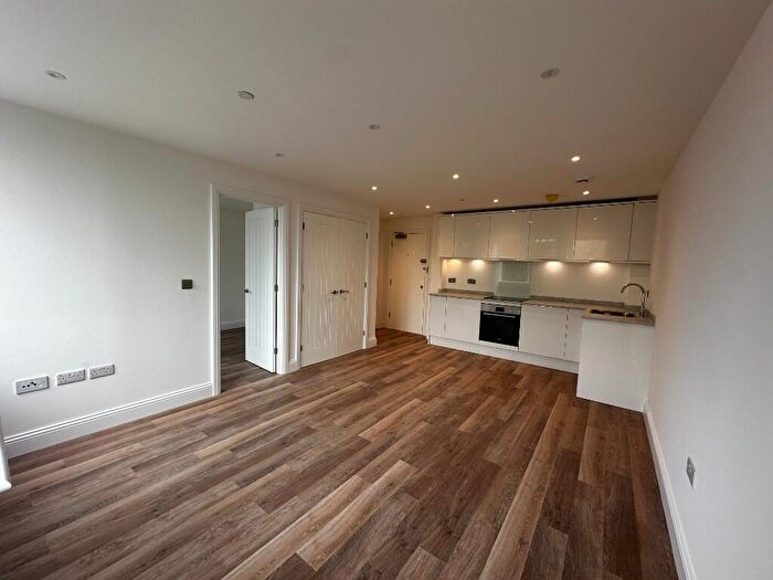 1 Bedroom Flat To Rent In New Road, Gravesend, Kent, DA11