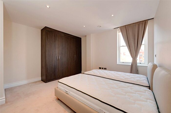 1 Bedroom Flat For Sale In Kensington High Street, London, W8