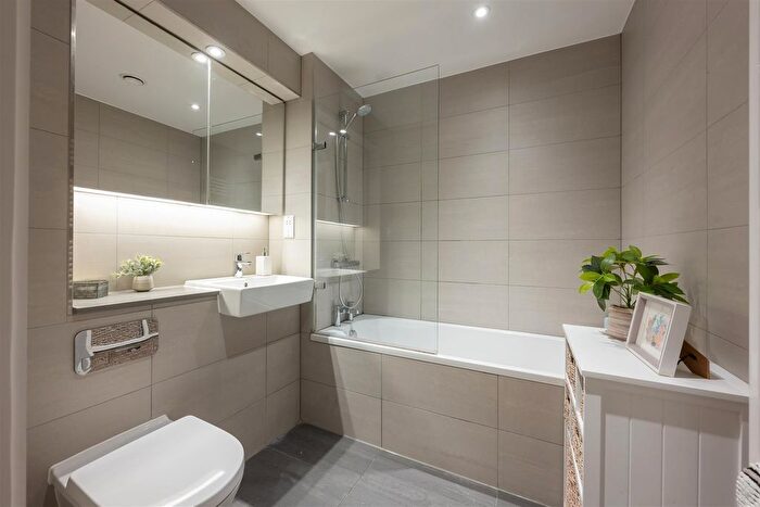 1 Bedroom Flat For Sale In Dalston Lane, London, E8