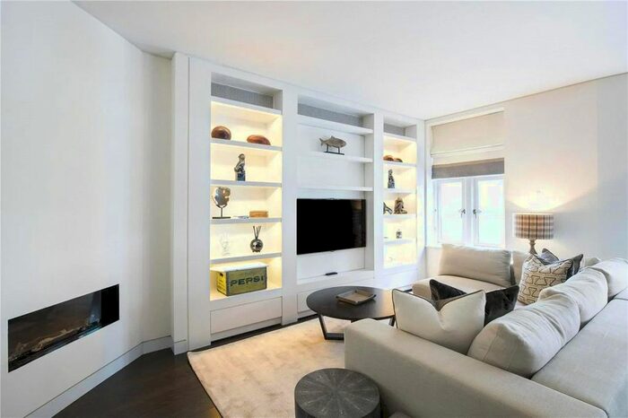 2 Bedroom Flat To Rent In Duke Street, London, W1K