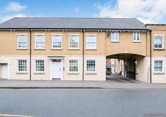 2 Bedroom Apartment For Sale In Windsor Court, Rugby, CV21