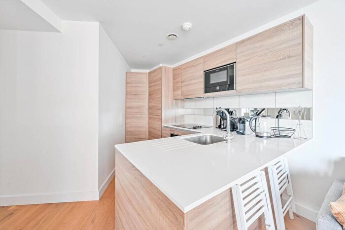 2 Bedroom Flat To Rent In Deveraux House, Duke Of Wellington Avenue, Woolwich, London, SE18