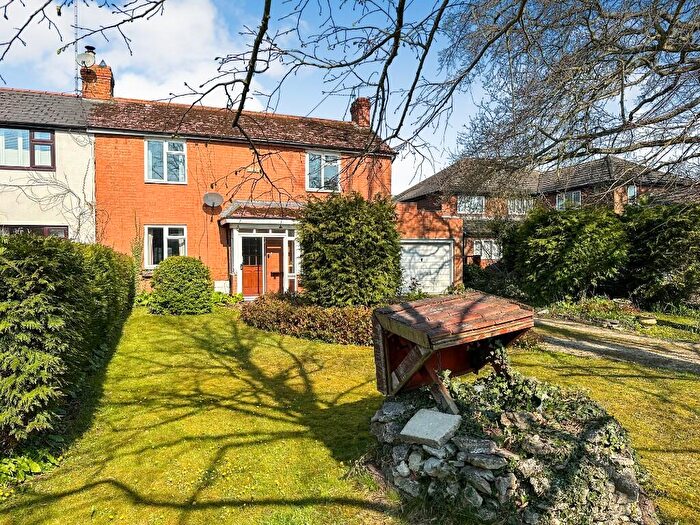 3 Bedroom End Of Terrace House For Sale In Thornhill Road, South Marston, SN3