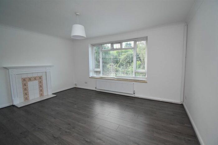 2 Bedroom Flat To Rent In Friern Barnet Lane, London, N20