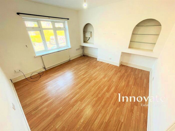 2 Bedroom Flat To Rent In Wynall Lane, Stourbridge, DY9