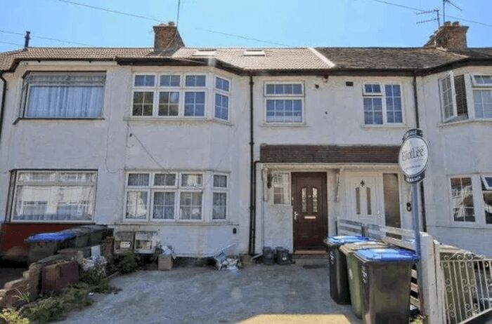 2 Bedroom Flat To Rent In District Road, Wembley, HA0