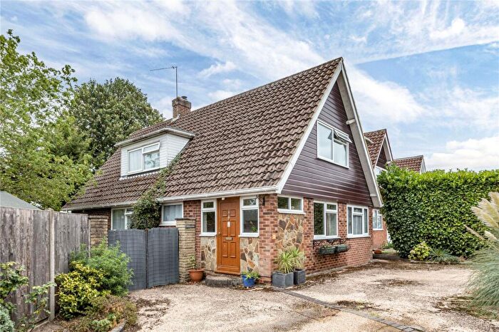 4 Bedroom Detached House For Sale In Waverley Drive, Chertsey, Surrey, KT16