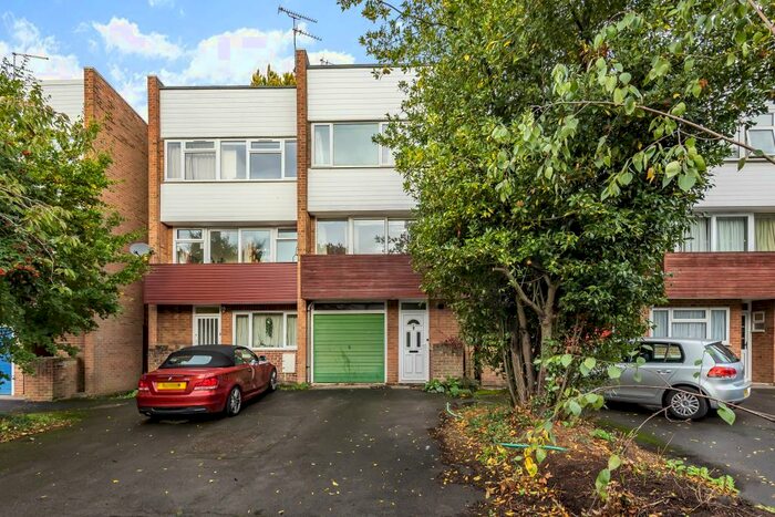 4 Bedroom Town House To Rent In Horwood Close, Headington, OX3