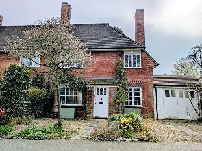 3 Bedroom Semi Detached House To Rent In Roe Lane, Kingsbury, London, NW9