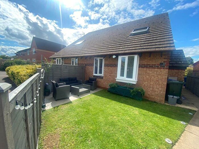 1 Bedroom Semi-Detached House To Rent In Holm Way, Bicester, OX26