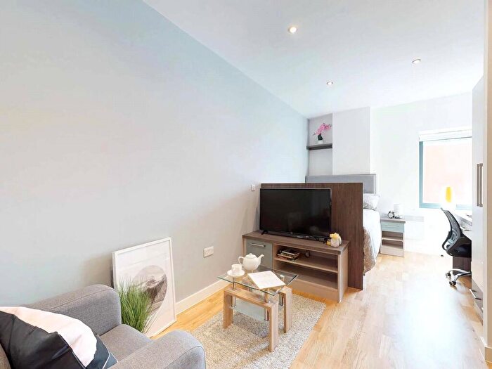 Apartment To Rent In Apt, Onyx Residence #, S2