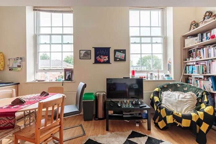 2 Bedroom Apartment To Rent In Shepperton Road, London, N1