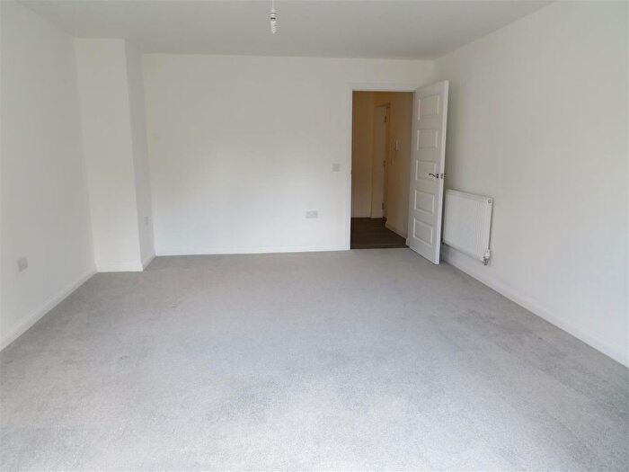 2 Bedroom Flat To Rent In Bamber Close, West End, Southampton, SO30