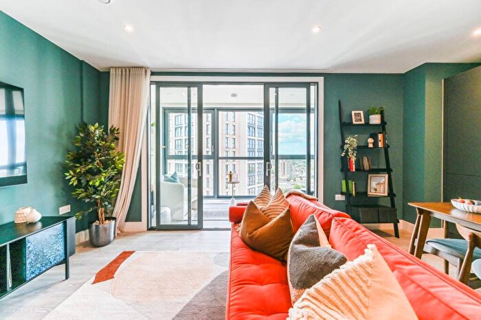 2 Bedroom Flat For Sale In London Square Croydon, Croydon, CR0