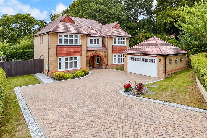 5 Bedroom Detached House For Sale In Milner Road, Aylesford, Kent, ME20