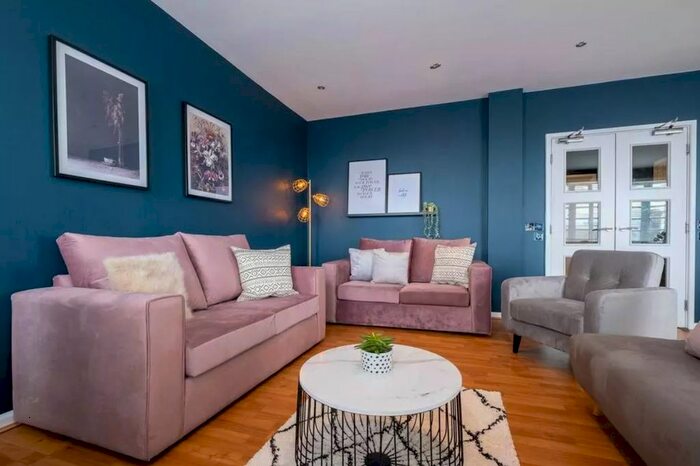 2 Bedroom Flat To Rent In Highbury Place, London, N5