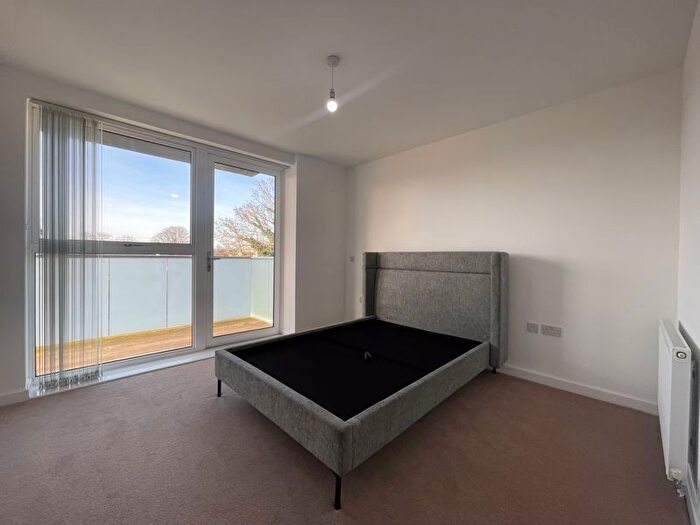 3 Bedroom Flat To Rent In Dovetail Place, Lawrence Road, N15