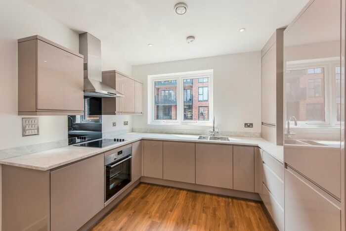 4 Bedroom Terraced House To Rent In Reynard Way, Brentford, Brentford, TW8