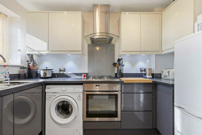 2 Bedroom House For Sale In Pecketts Gate, Chichester, West Sussex, PO19