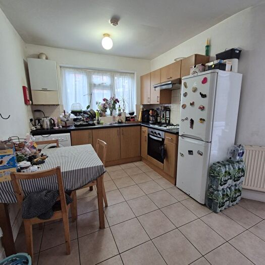 1 Bedroom Flat To Rent In Woodlands Road, Walthamstow, E17