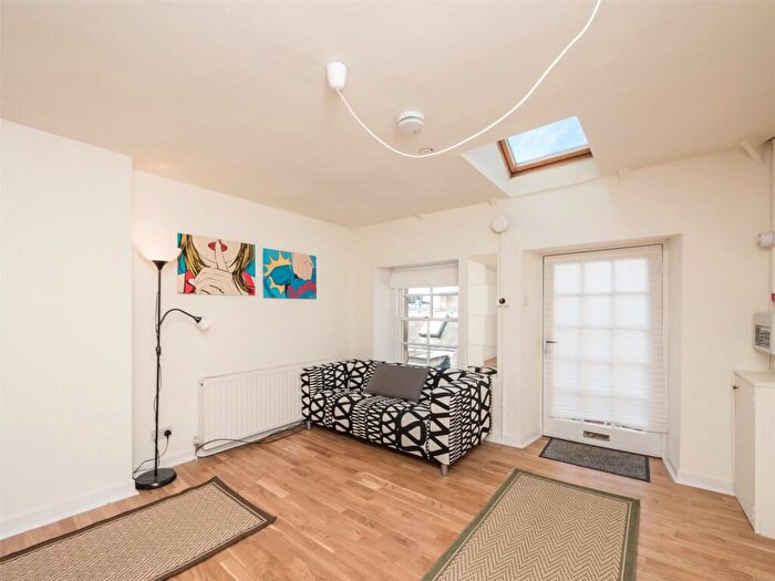 2 Bedroom Flat To Rent In Thistle Street Lane South West, Edinburgh, EH2