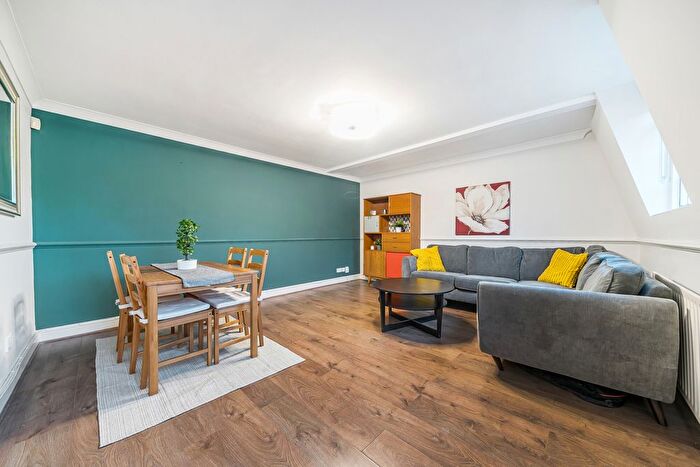 2 Bedroom Flat For Sale In Devonshire Drive, London, SE10