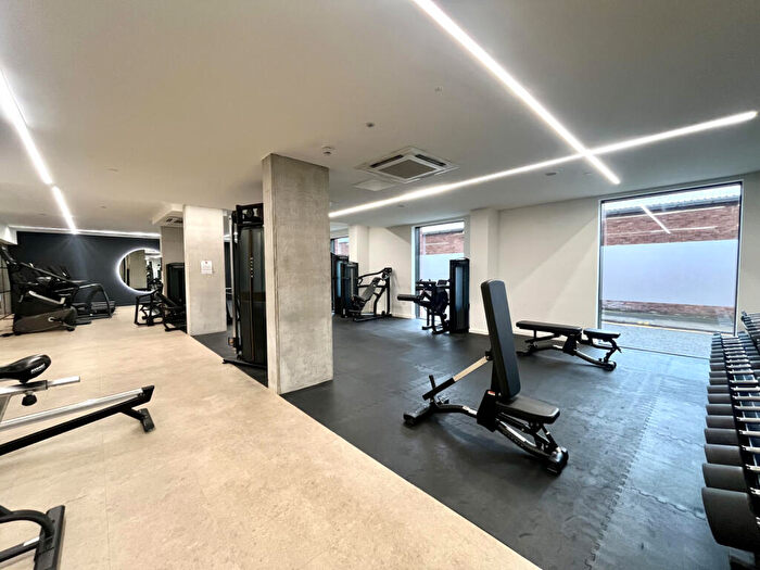 2 Bedroom Apartment To Rent In Queen Street, Salford, M3