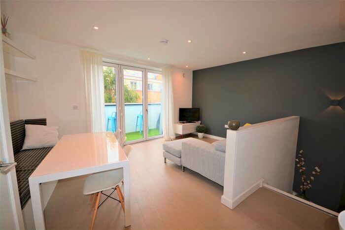2 Bedroom Flat To Rent In Flat, - Blue Anchor Lane, London, SE16