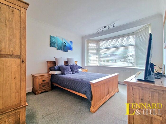 2 Bedroom Detached Bungalow For Sale In King Edward Drive, Woodside, RM16