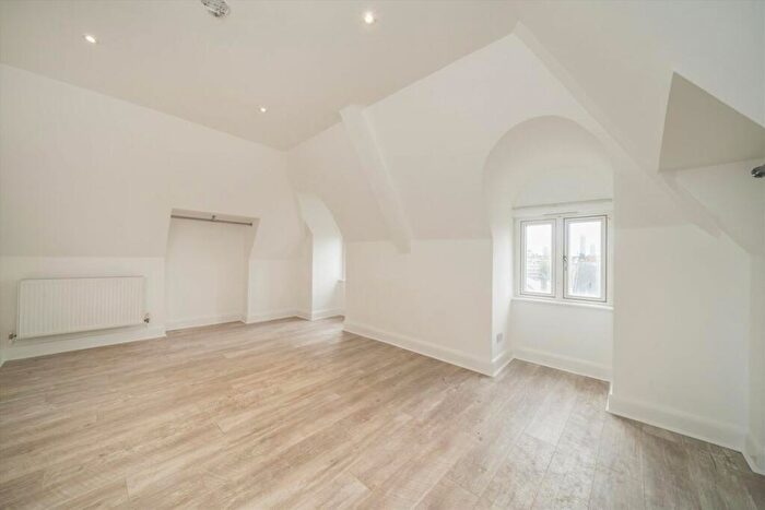 3 Bedroom Flat To Rent In Craven Park Road, Harlesden, NW10