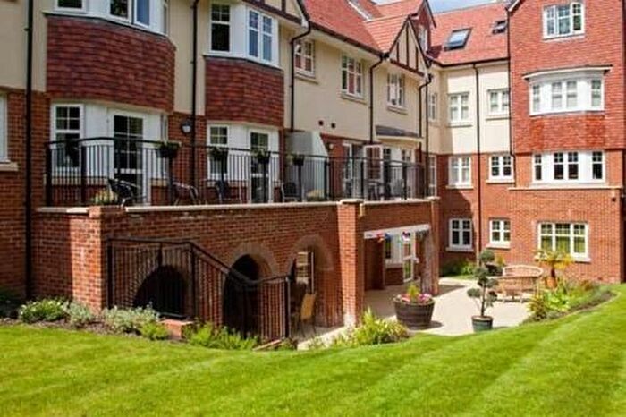 2 Bedroom Flat For Sale In Holmes Place, Crowborough, TN6