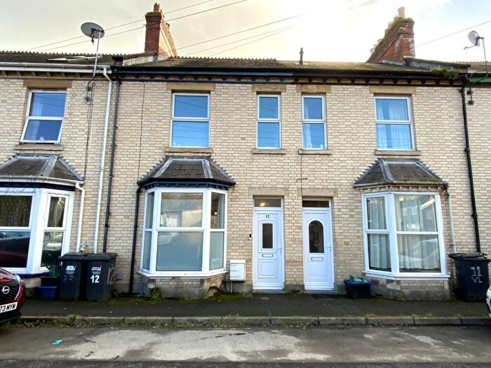 3 Bedroom Terraced House For Sale In Victoria Lawn, Newport, EX32